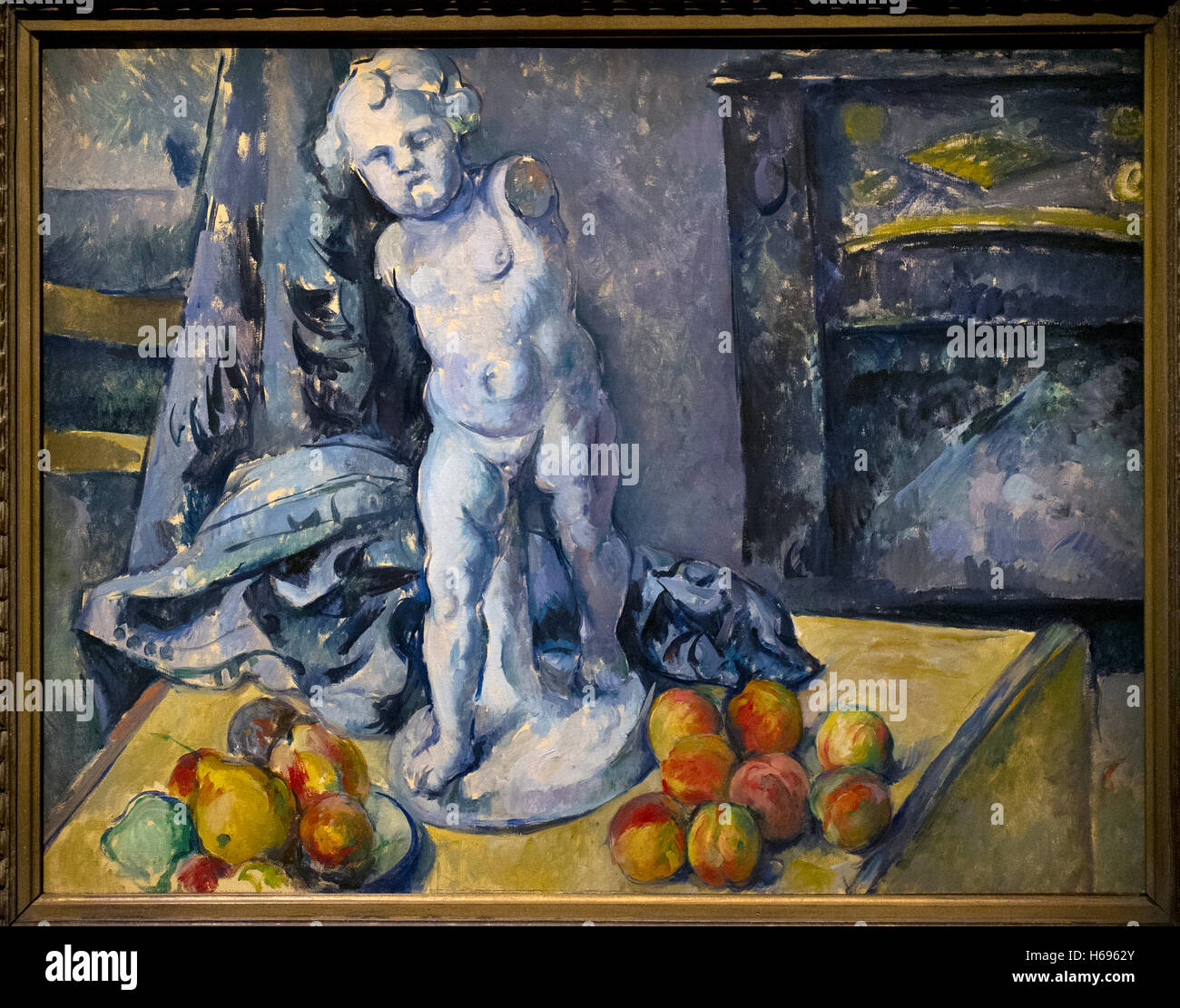 Paul Cézanne (1839-1906). Peintre post-impressionniste français. La nature morte avec Statuette, années 1890. Musée national. Stockholm. La Suède. Banque D'Images