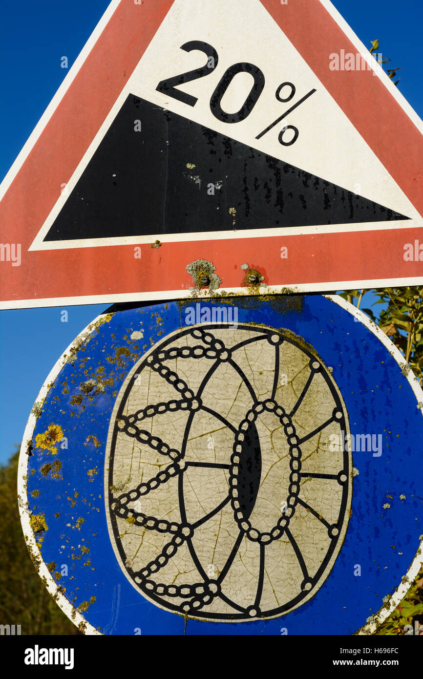 Saulgrub : signe de la circulation les chaînes à neige diminution 20 %, Oberbayern, Haute-Bavière, Bayern, Bavière, Allemagne Banque D'Images