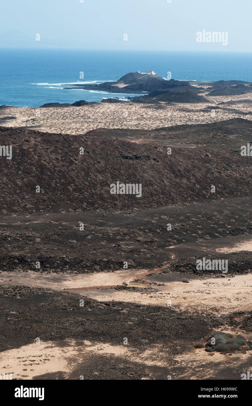 Canaries, Espagne : la vue du sommet de la Caldera, le volcan de la montagne de la petite île de Lobos, à 2 kilomètres au nord de Fuerteventura Banque D'Images