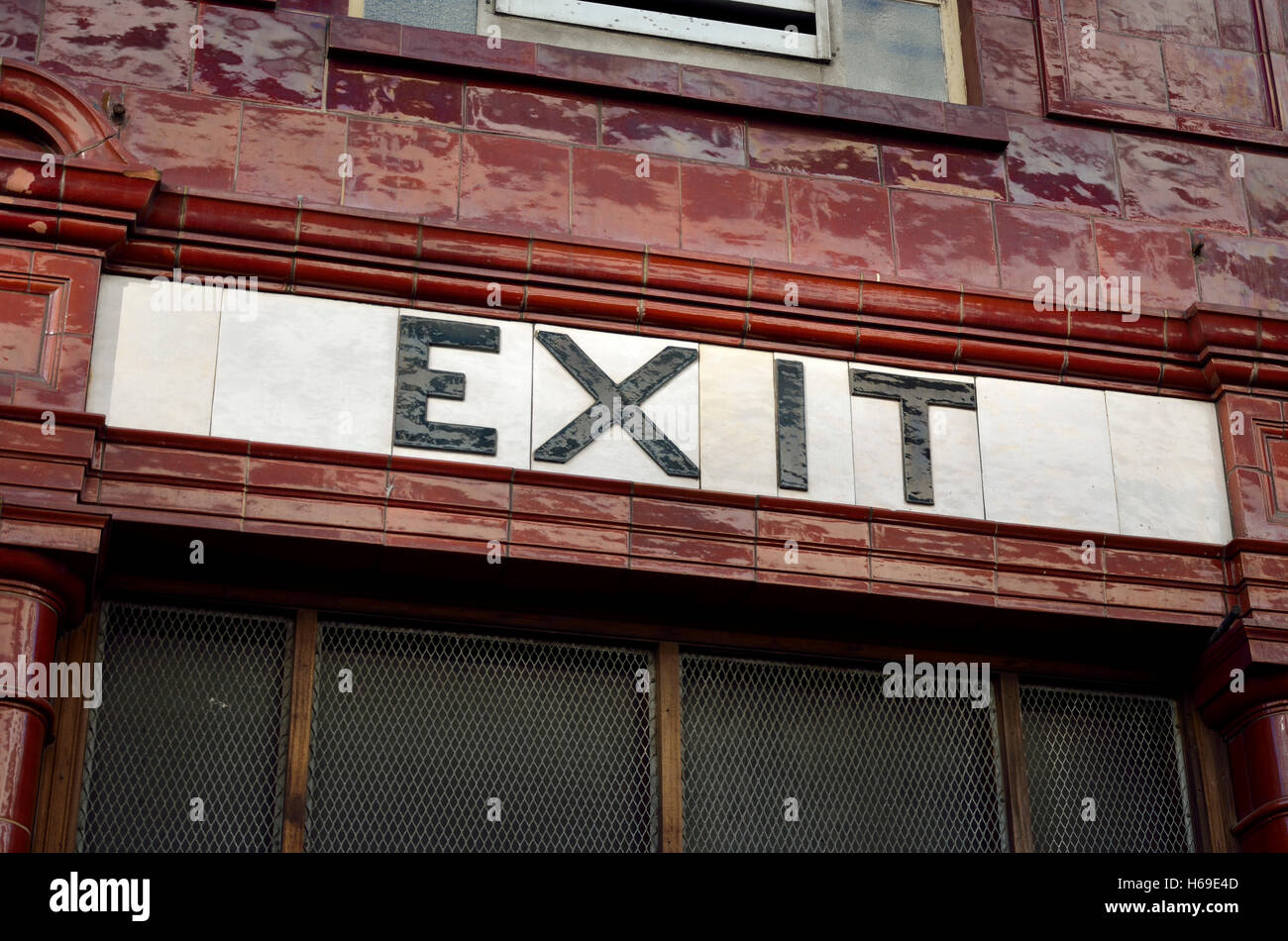 Londres, Angleterre, Royaume-Uni. La sortie de la station de métro désaffectée Strand à Surrey Street Banque D'Images