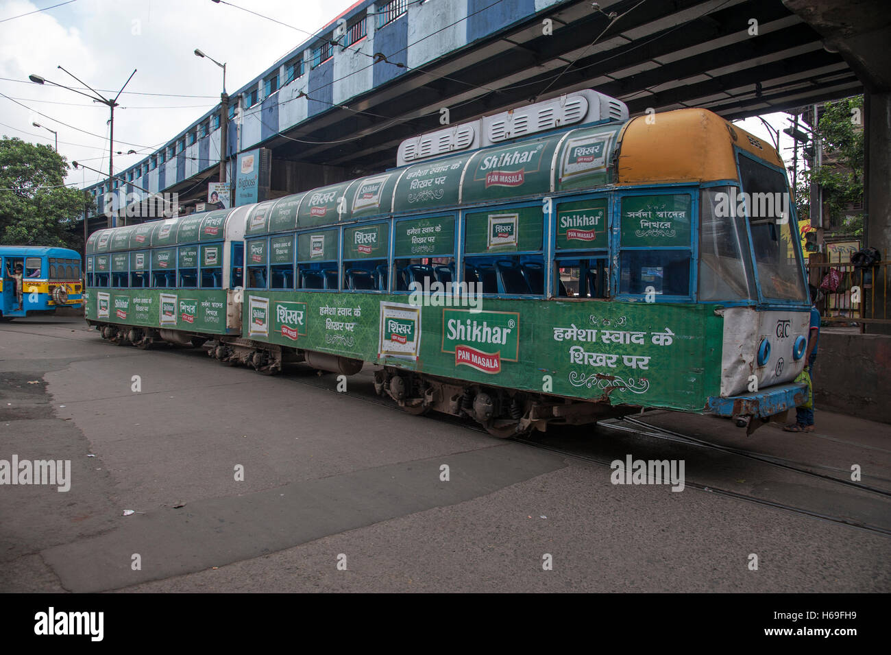 Transport public Tram près de Red Road, à l'ouest du Bengale en Inde. Banque D'Images