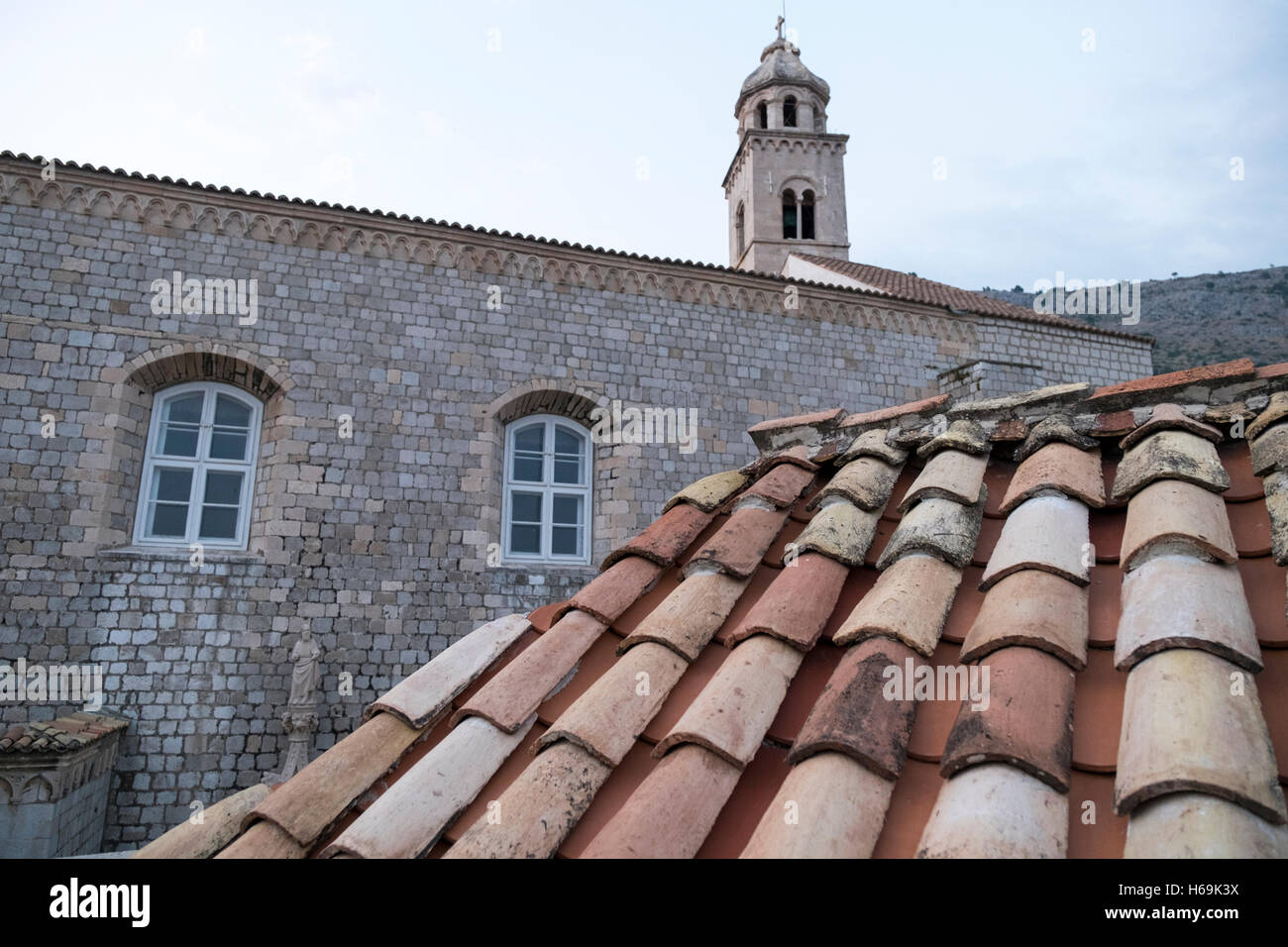 Dubrovnik, situé le long de la côte Dalmate en Croatie, est connue comme la "Perle de l'Adriatique' et sa vieille ville est à l'UNESCO ne Banque D'Images Dubrovnik, situé le long de la côte Dalmate en Croatie, est connue comme la "Perle de l'Adriatique' et sa vieille ville est à l'UNESCO ne Banque D'Images