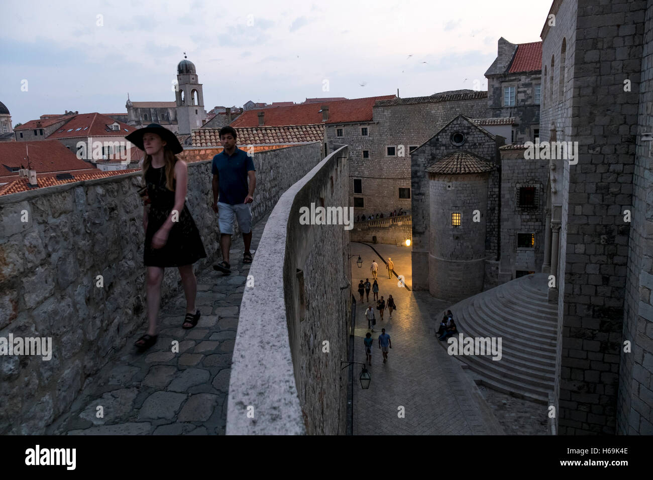 Dubrovnik, situé le long de la côte Dalmate en Croatie, est connue comme la "Perle de l'Adriatique' et sa vieille ville est à l'UNESCO ne Banque D'Images Dubrovnik, situé le long de la côte Dalmate en Croatie, est connue comme la "Perle de l'Adriatique' et sa vieille ville est à l'UNESCO ne Banque D'Images