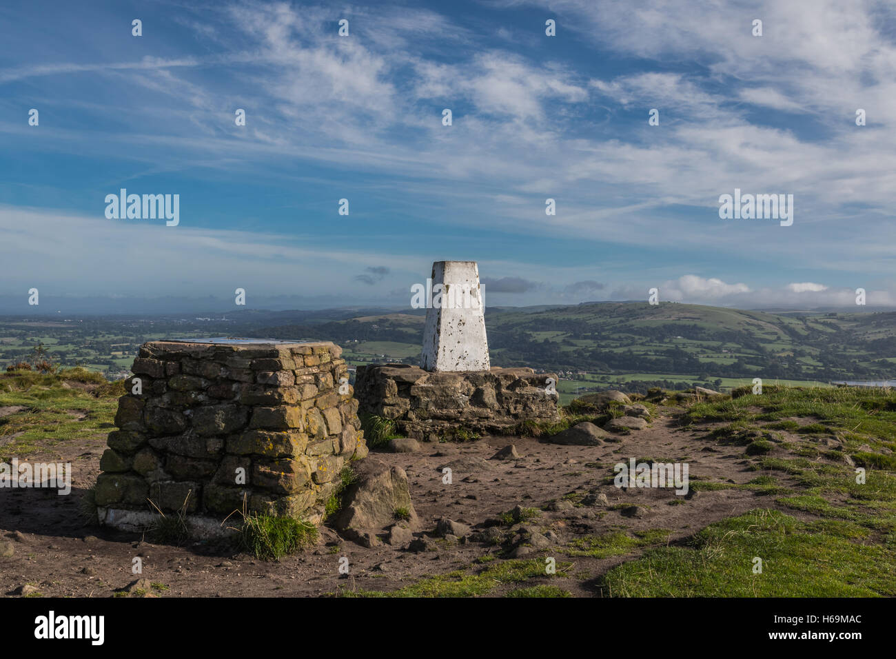 Un trig point sur Bosley Cloud, Cheshire, Royaume-Uni Banque D'Images