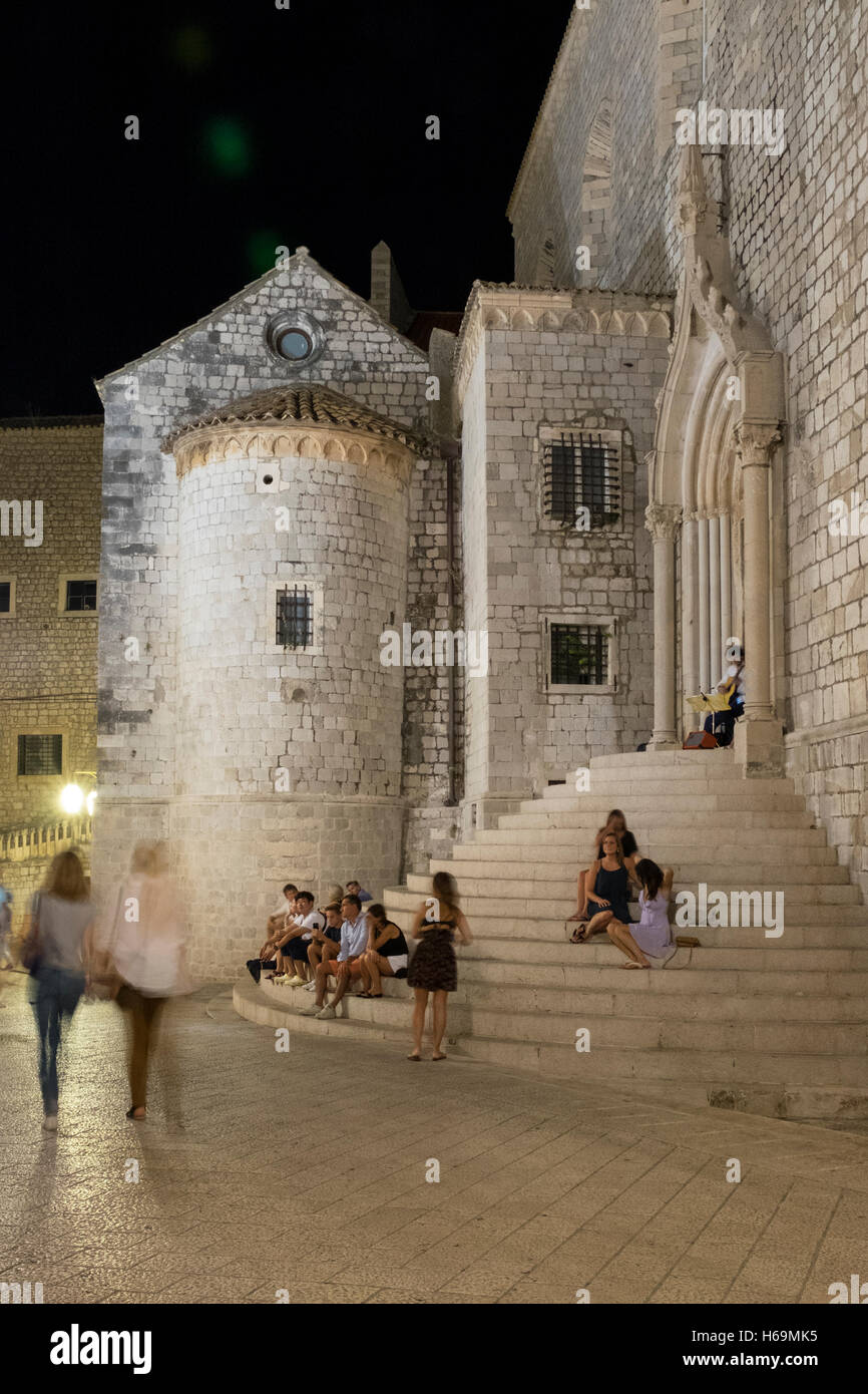 Dubrovnik, situé le long de la côte Dalmate en Croatie, est connue comme la "Perle de l'Adriatique' et sa vieille ville est à l'UNESCO ne Banque D'Images Dubrovnik, situé le long de la côte Dalmate en Croatie, est connue comme la "Perle de l'Adriatique' et sa vieille ville est à l'UNESCO ne Banque D'Images