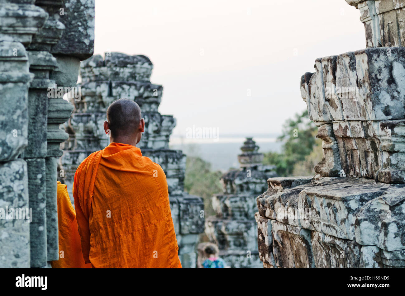 Moine Bouddhiste Cambodgien à Angkor Wat temple près de Siem Reap au Cambodge Banque D'Images