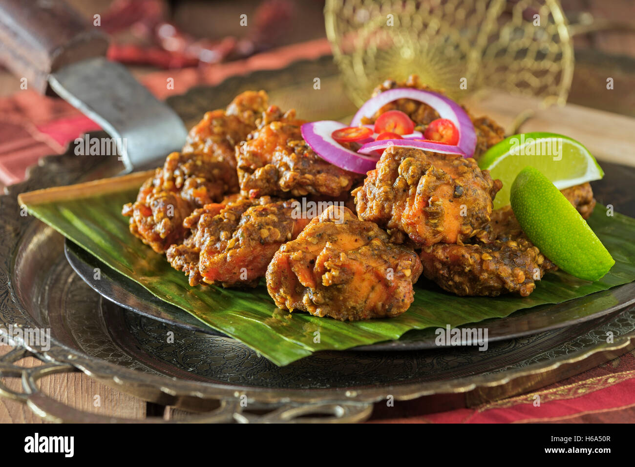 Lahori alevins. Le poisson frit dans de la pâte épicée. Inde Pakistan Food Banque D'Images