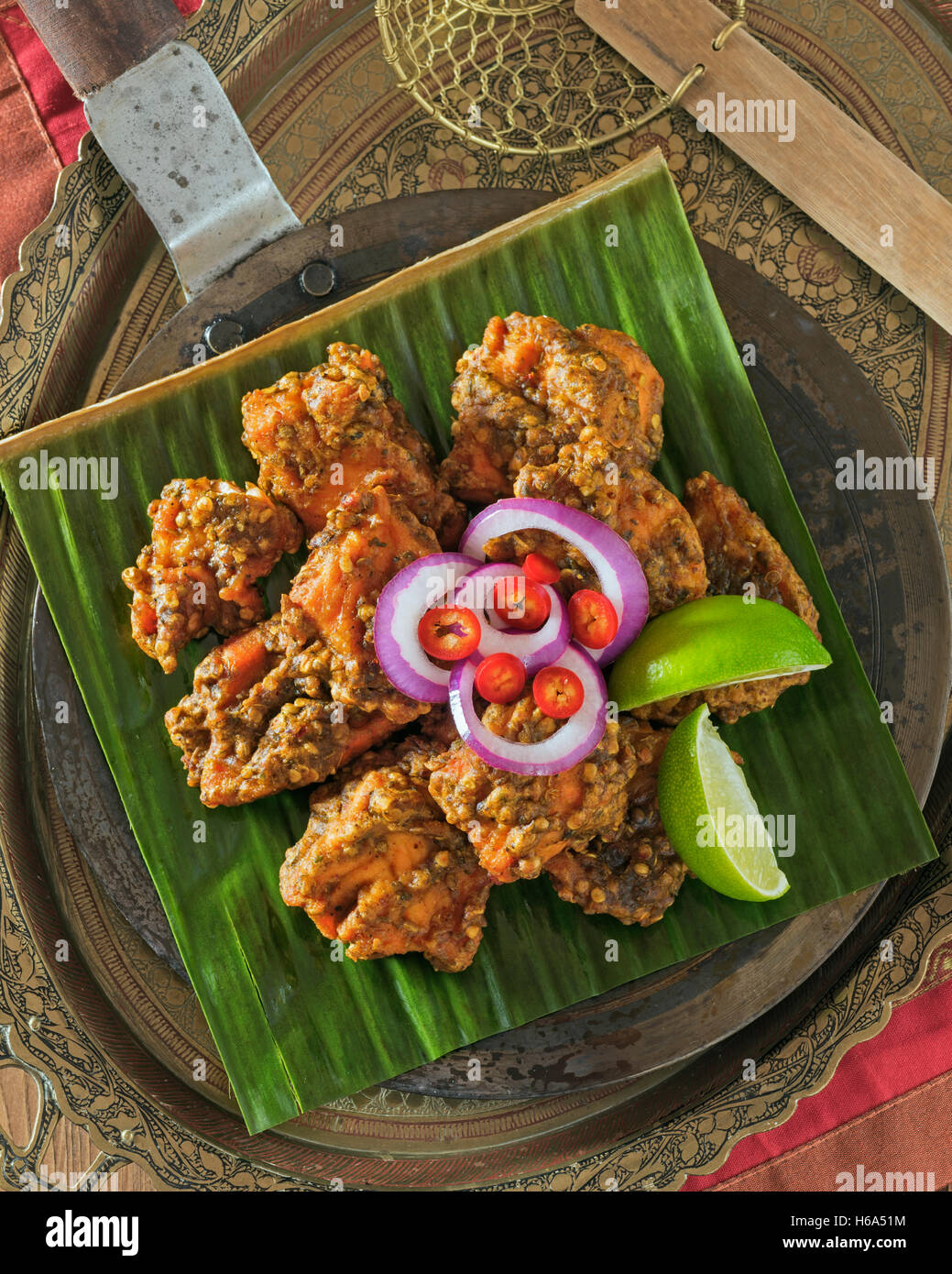 Lahori alevins. Le poisson frit dans de la pâte épicée. Inde Pakistan Food Banque D'Images