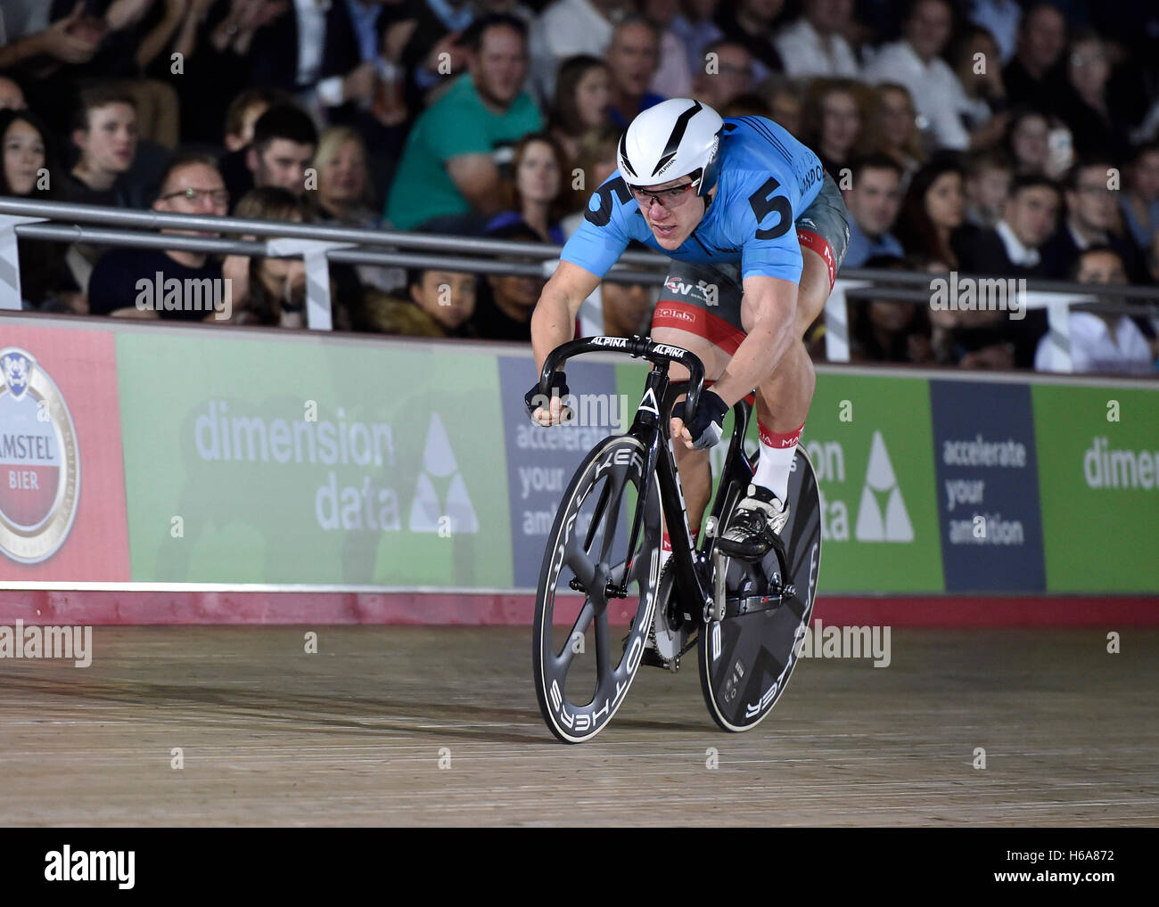 Londres, ANGLETERRE - 25 octobre, 2016 : Matthieu Rotherham en action au cours des six jours de 2016 à Londres, le premier jour - 200 m de l'écorchage TT Course à Lee Valley VeloPark. Credit : Taka Wu/Alamy Live News Banque D'Images