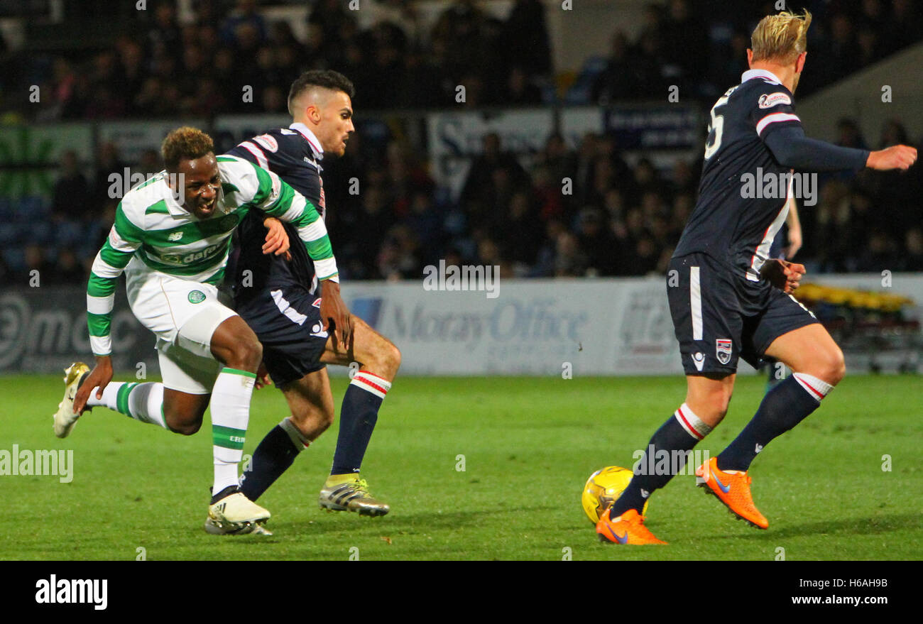 Le parc Victoria, Dingwall, en Écosse. 26Th Oct, 2016. Scottish Premier League. Le Comté de Ross contre Celtic. Moussa Dembele descend dans le cadre du défi d'Alex Schalk : Action Crédit Plus Sport/Alamy Live News Banque D'Images