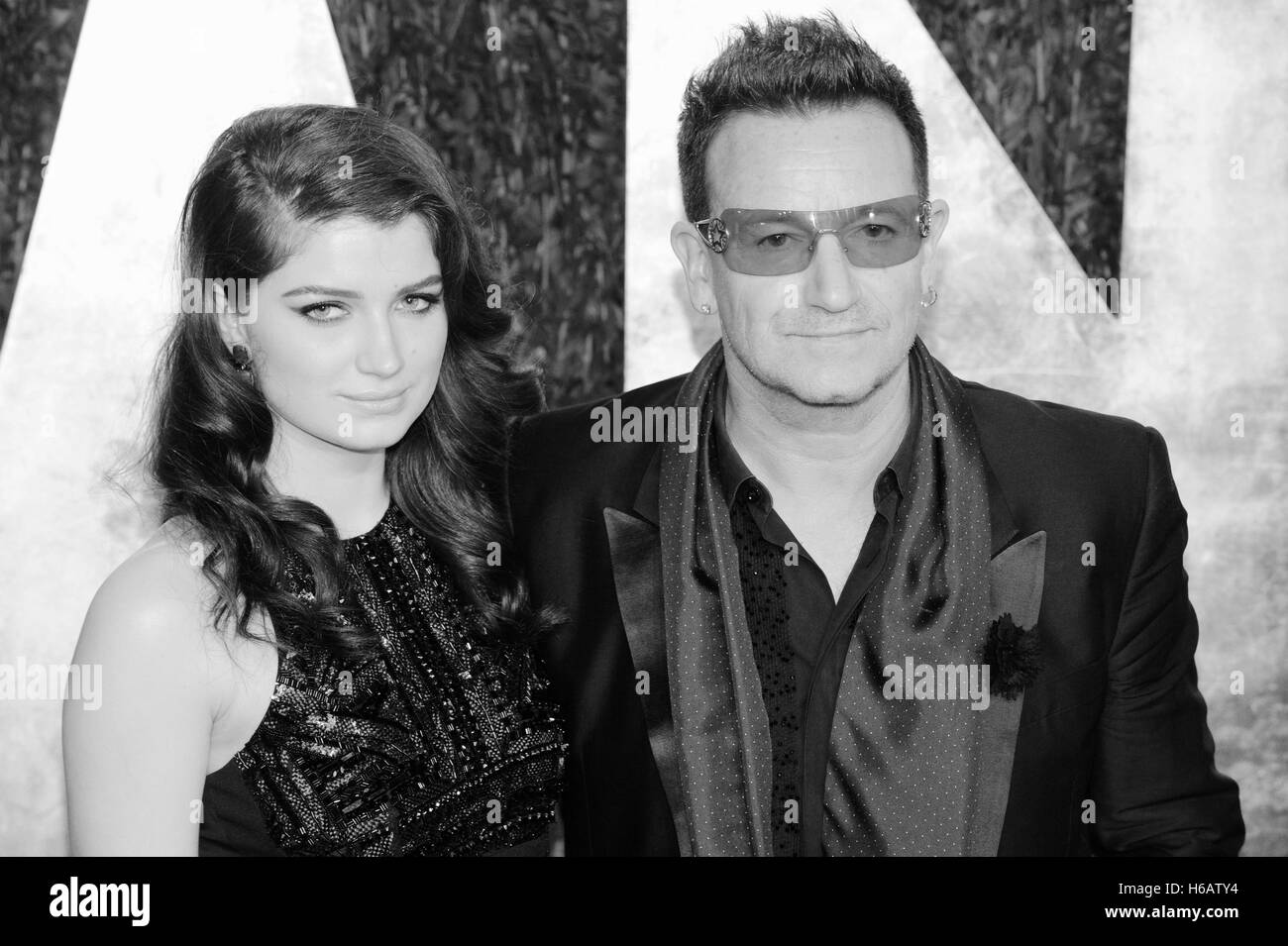 Bono et sa fille Eve Hewson arrive pour le 2013 Vanity Fair Oscar Party hosted by Graydon Carter à Sunset Tower le 24 février 2013 à West Hollywood, Californie. Banque D'Images