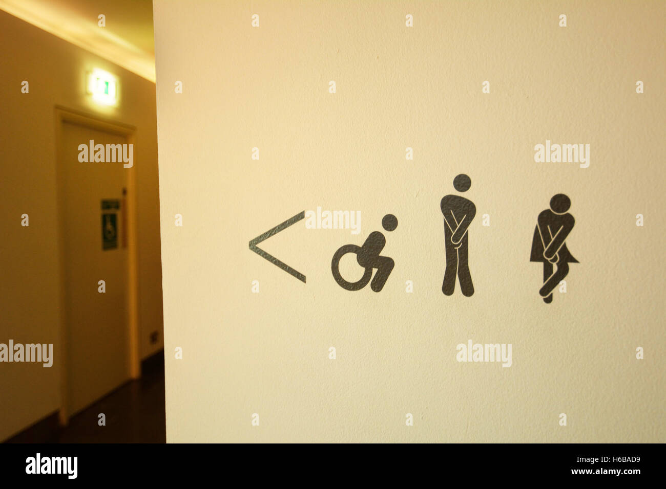 Royaume-uni, Ecosse, Glasgow, fanny toilettes signes (hommes, femmes, handicapés) à l'immeuble phare Banque D'Images