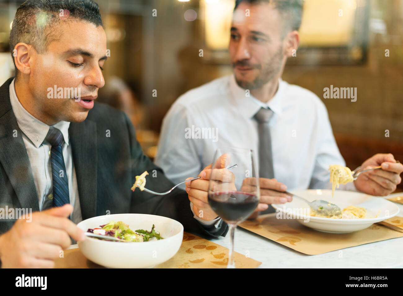 Les hommes d'affaires du déjeuner Restaurant Concept Banque D'Images