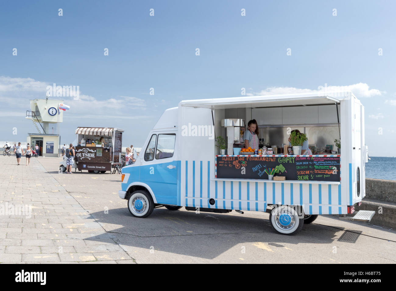 Rafraîchissements sur la promenade, Gdynia, Pologne Banque D'Images