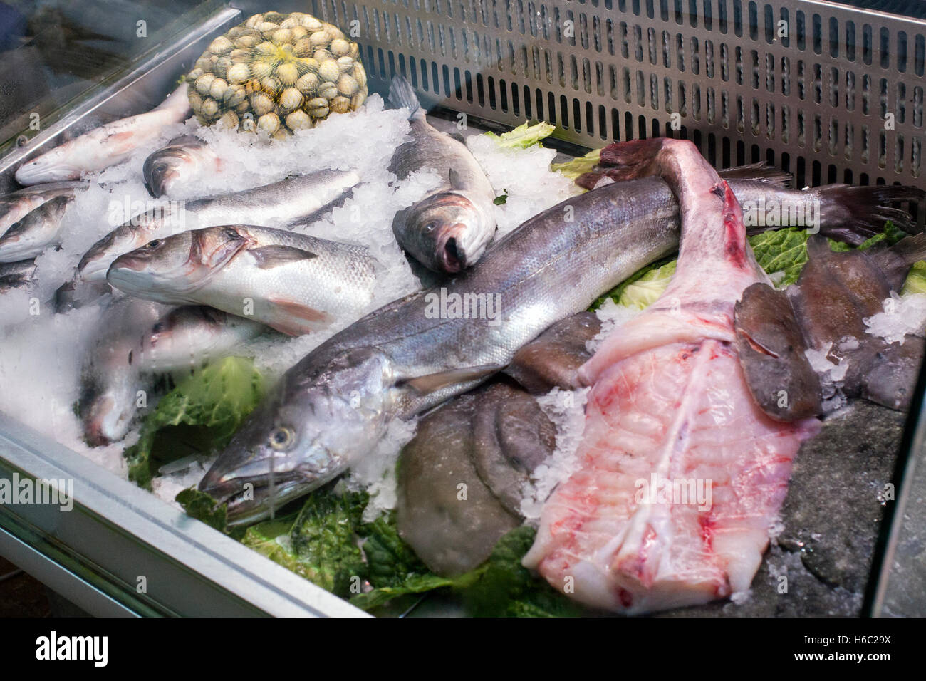 Dans un cabinet de poissons Restaurant espagnol Banque D'Images