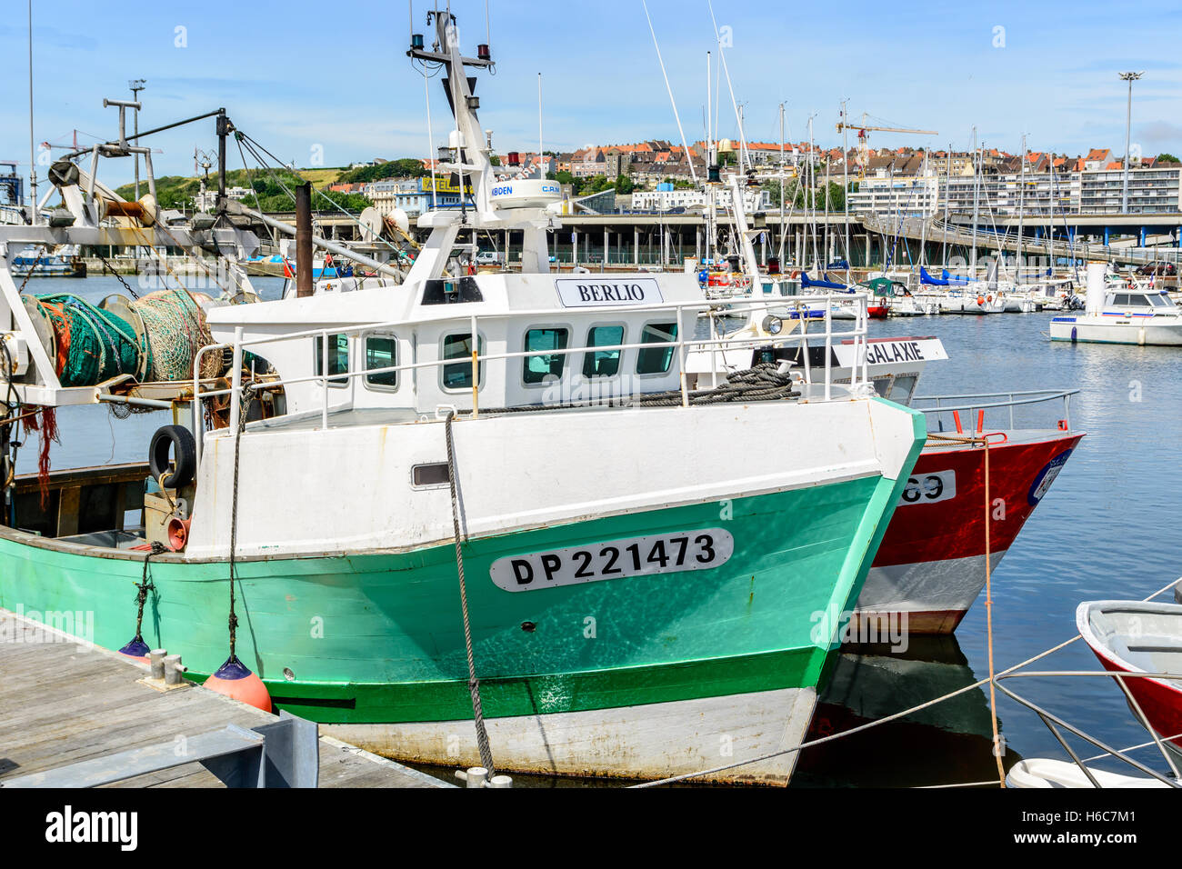 Bateaux de pêche dans le port de Boulogne-sur-Mer, cote opale, France Banque D'Images