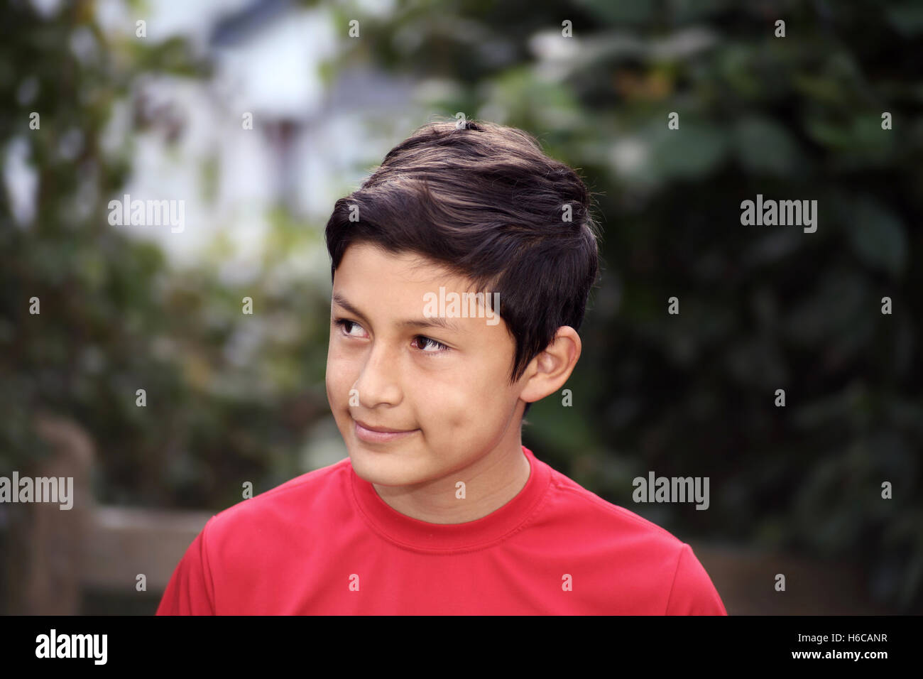 Portrait of smiling Hispanic Young boy - prises avec lentille vintage Banque D'Images