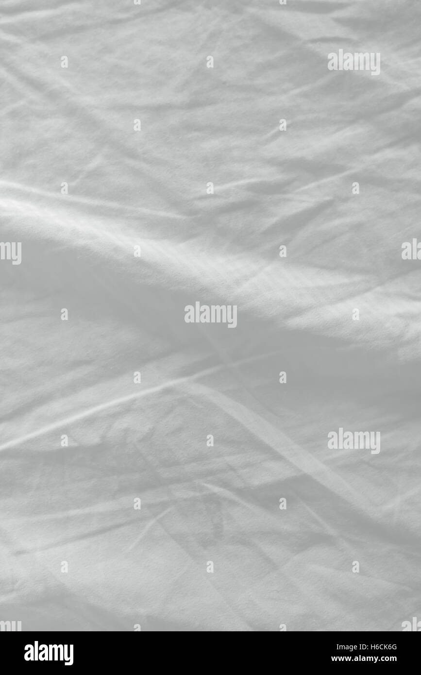 Draps de lit utilisé la texture, nettoyer la surface du matériau en coton froissé blanc Banque D'Images