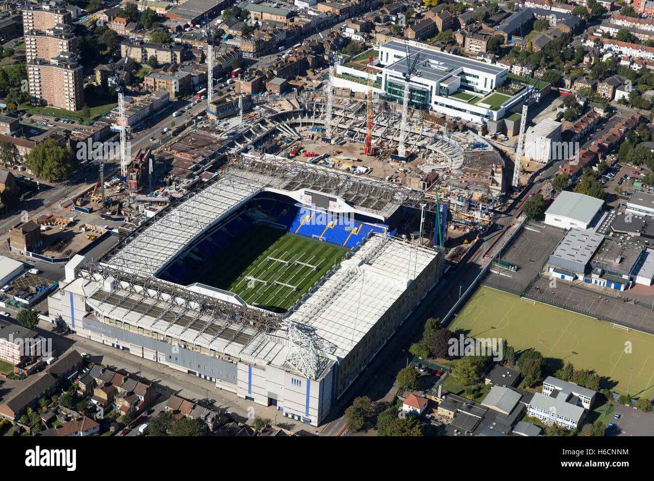 Tottenham Hotspur FC nouveau stade de construction. White Hart Lane a été partiellement démoli l'avant du bâtiment. Banque D'Images