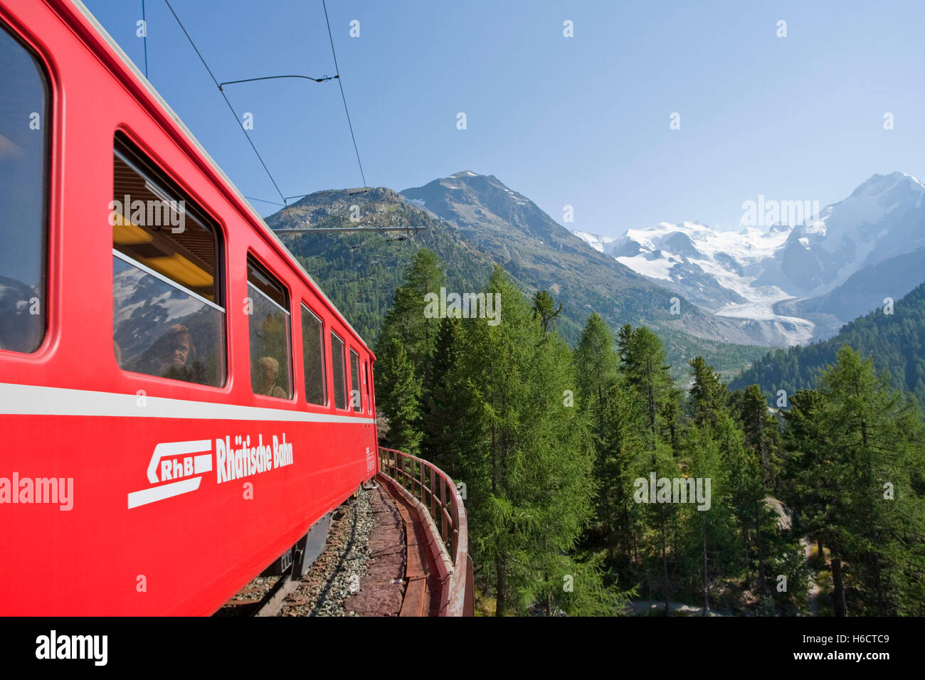 Rhaetische Bahn, chemin de fer rhétique sur le col de la Bernina, Glacier Morteratsch, Engadine, Grisons, Suisse, Europe Banque D'Images