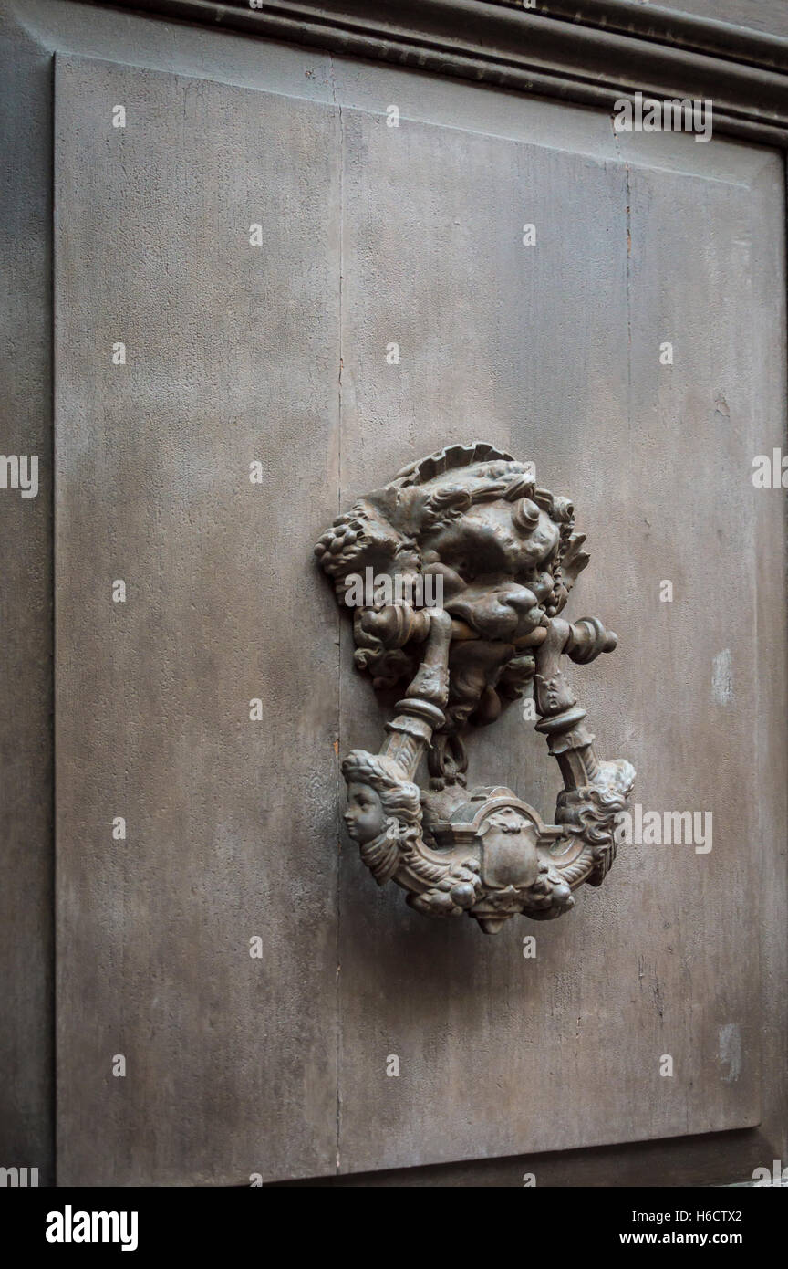 Tête de Bacchus, Heurtoir heurtoir antique détail Banque D'Images