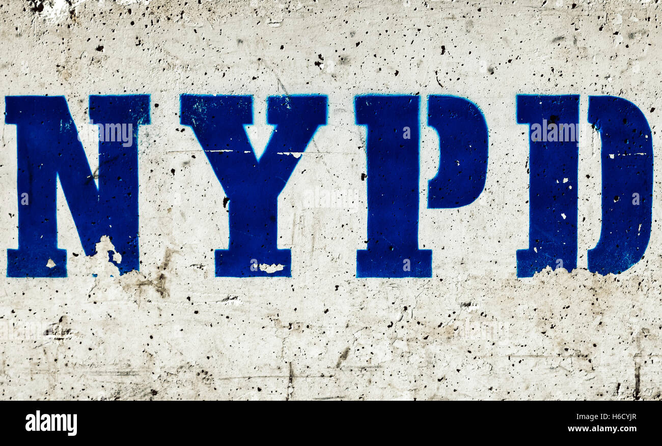 Le NYPD initiales sur un bloc en béton. Banque D'Images