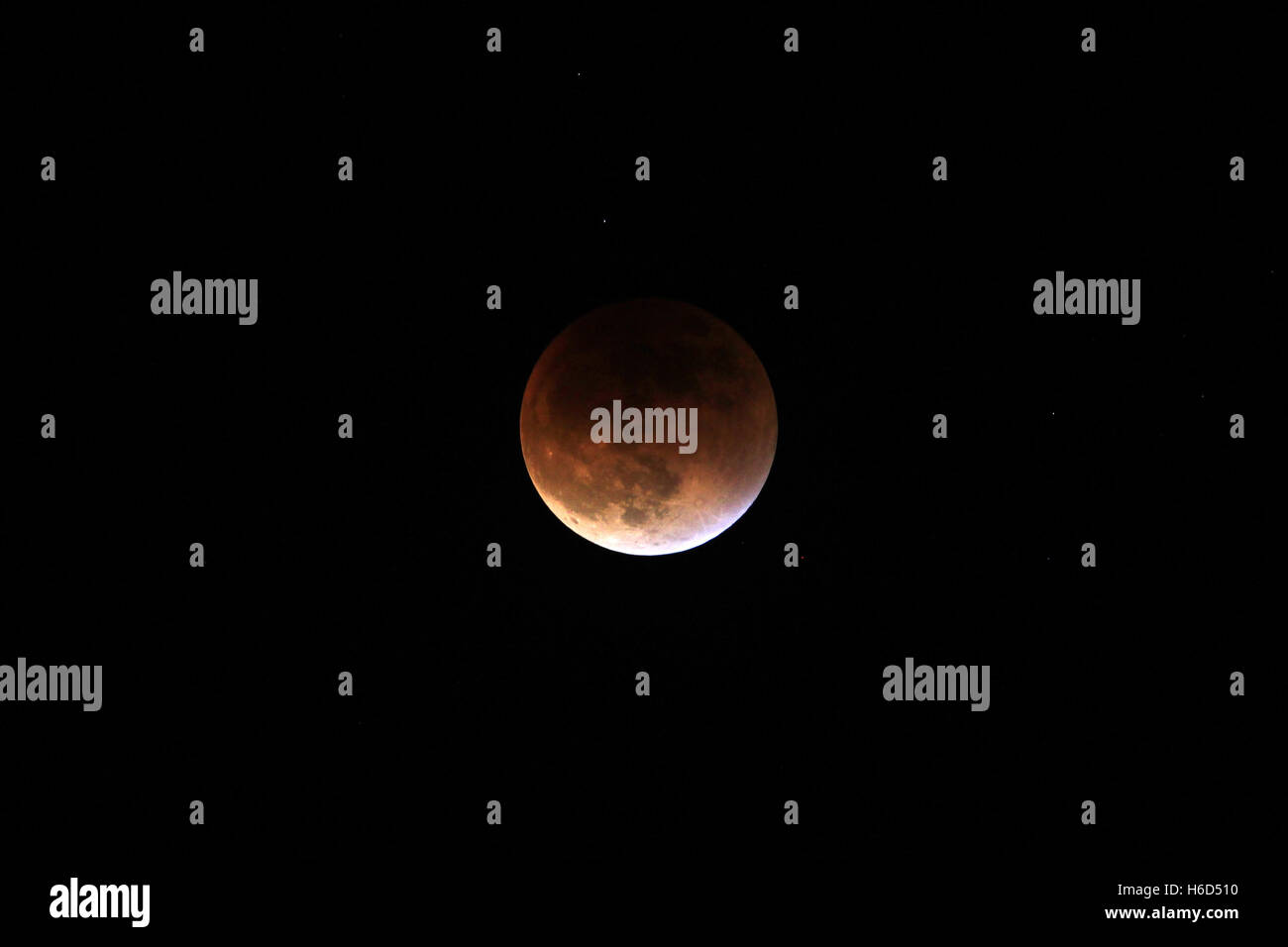 Éclipse lunaire totale partielle après 2015 Banque D'Images