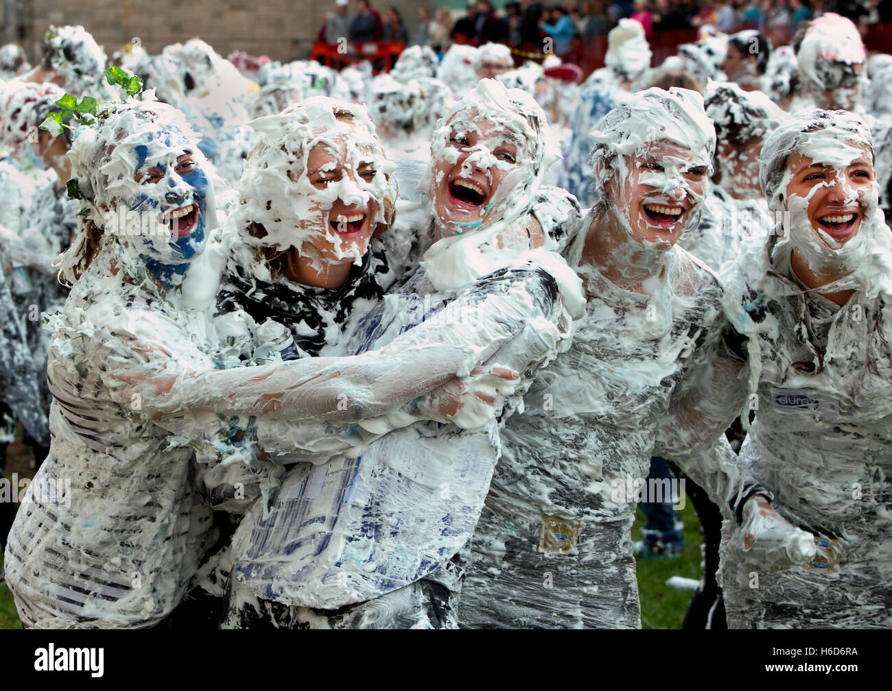 L'Université de St Andrews étudiants participent au raisin traditionnel mousse lundi lutte,Lundi 17 Octobre 2016 Banque D'Images