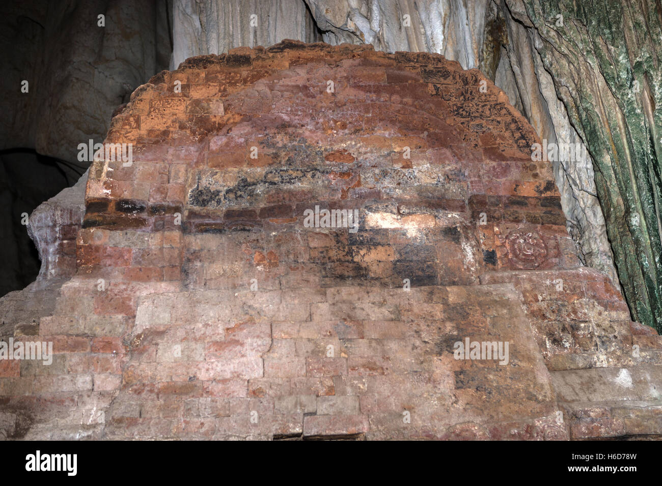 Structure en brique, VIIe siècle, intérieur, Phnom Chhnork, temple de la grotte hindoue, province de Kampot, Cambodge Banque D'Images