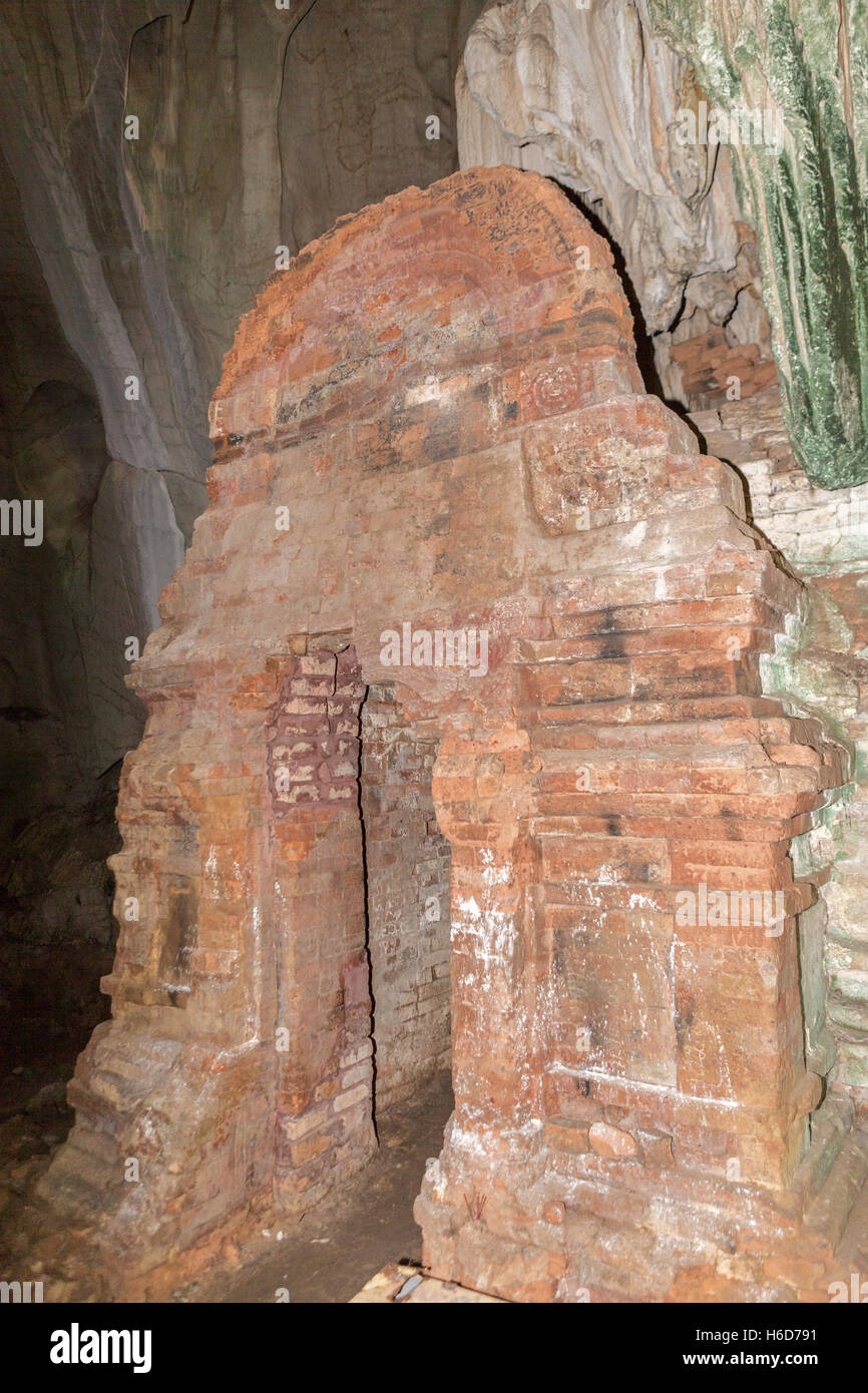 Structure en brique, VIIe siècle, intérieur, Phnom Chhnork, temple de la grotte hindoue, province de Kampot, Cambodge Banque D'Images
