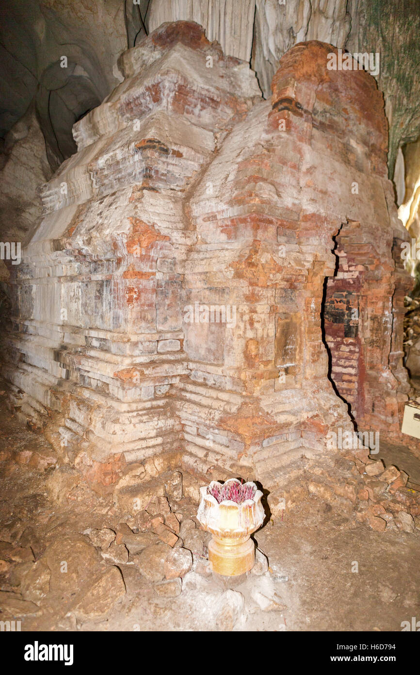 Structure en brique, VIIe siècle, intérieur, Phnom Chhnork, temple de la grotte hindoue, province de Kampot, Cambodge Banque D'Images