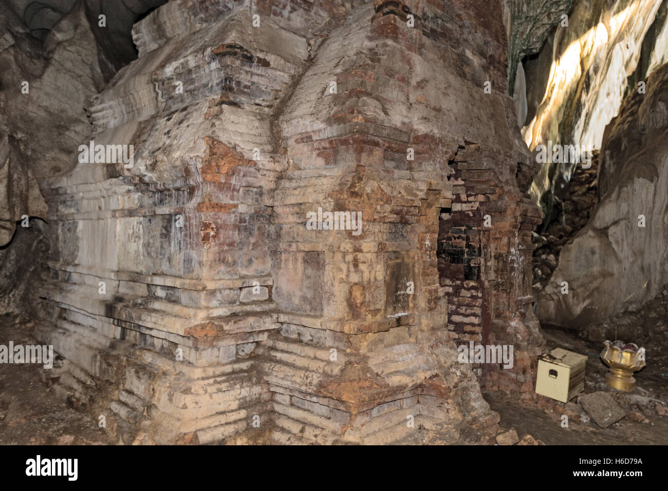 Structure en brique, VIIe siècle, intérieur, Phnom Chhnork, temple de la grotte hindoue, province de Kampot, Cambodge Banque D'Images