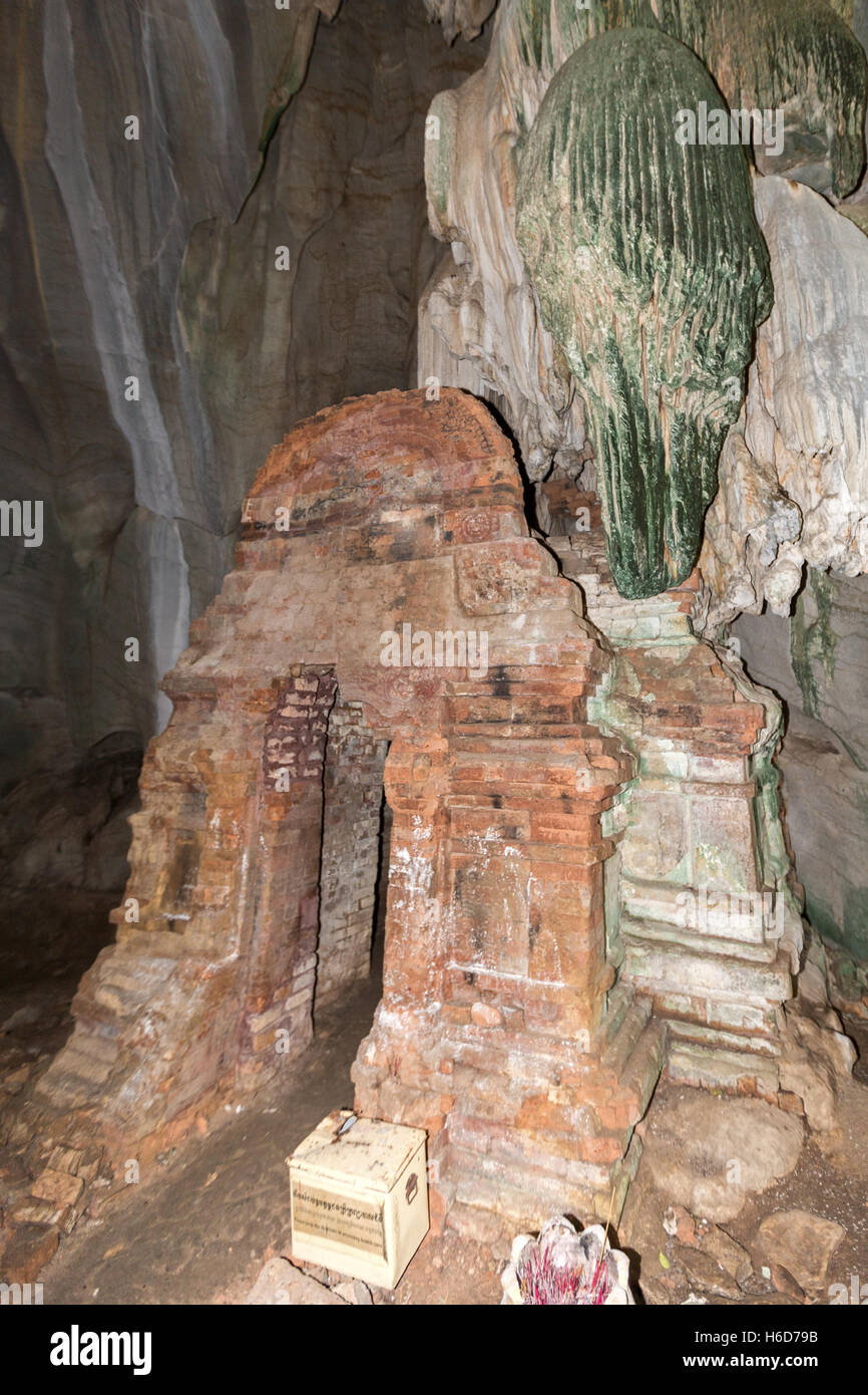 Structure en brique, VIIe siècle, intérieur, Phnom Chhnork, temple de la grotte hindoue, province de Kampot, Cambodge Banque D'Images