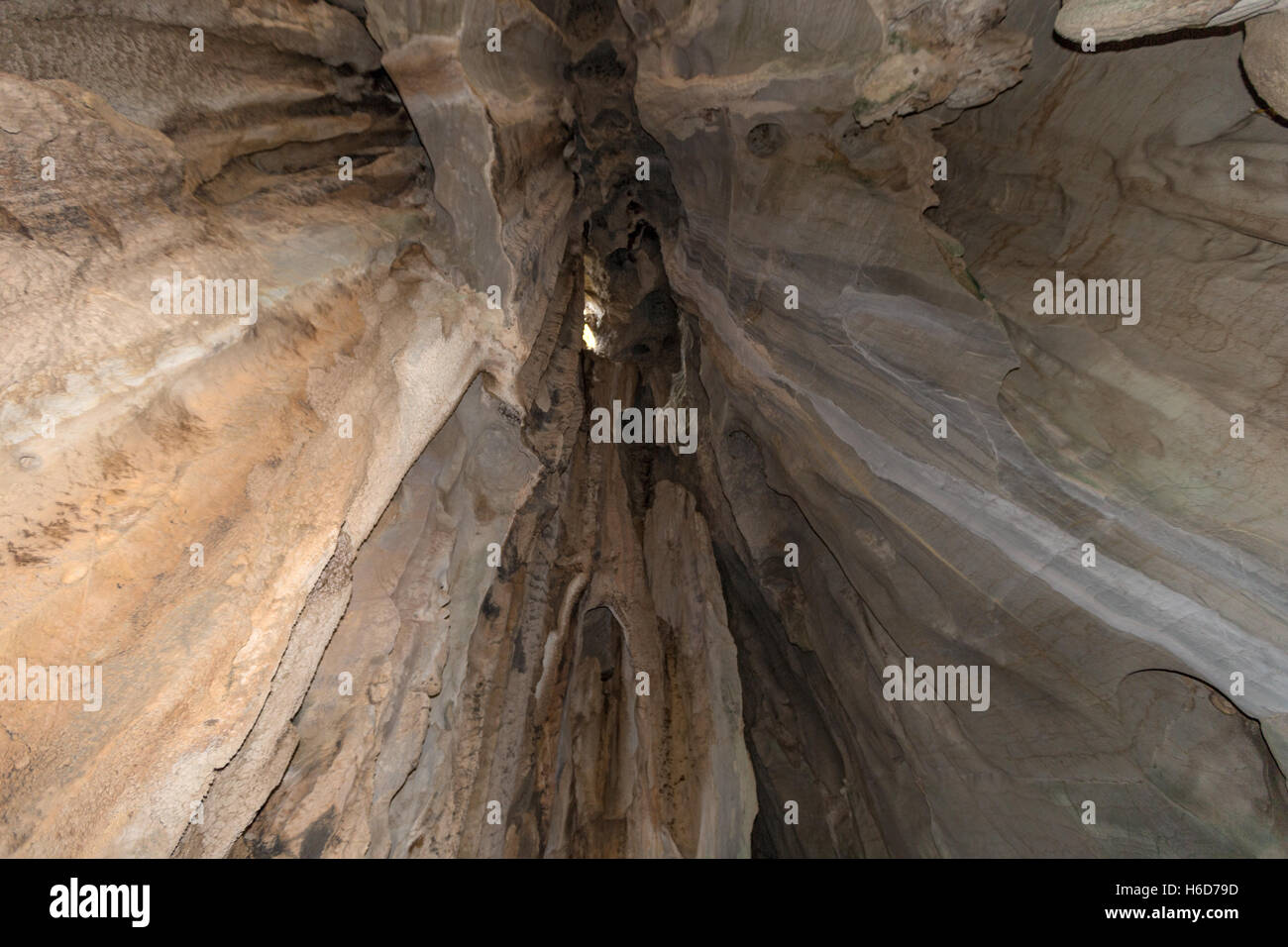 Intérieur, Phnom Chhnork, temple de la grotte hindoue, province de Kampot, Cambodge Banque D'Images