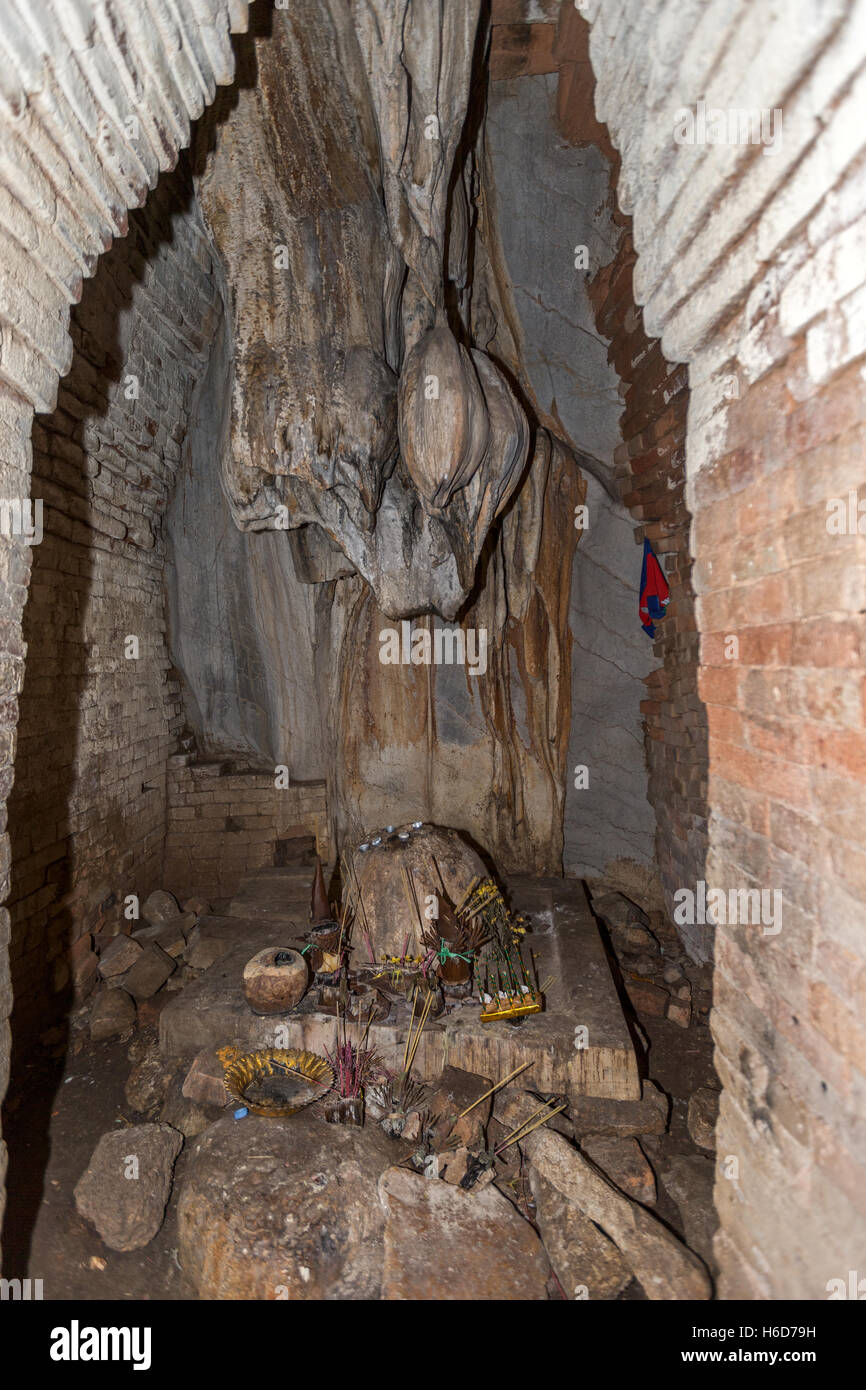 Structure en brique, VIIe siècle, intérieur, Phnom Chhnork, temple de la grotte hindoue, province de Kampot, Cambodge Banque D'Images