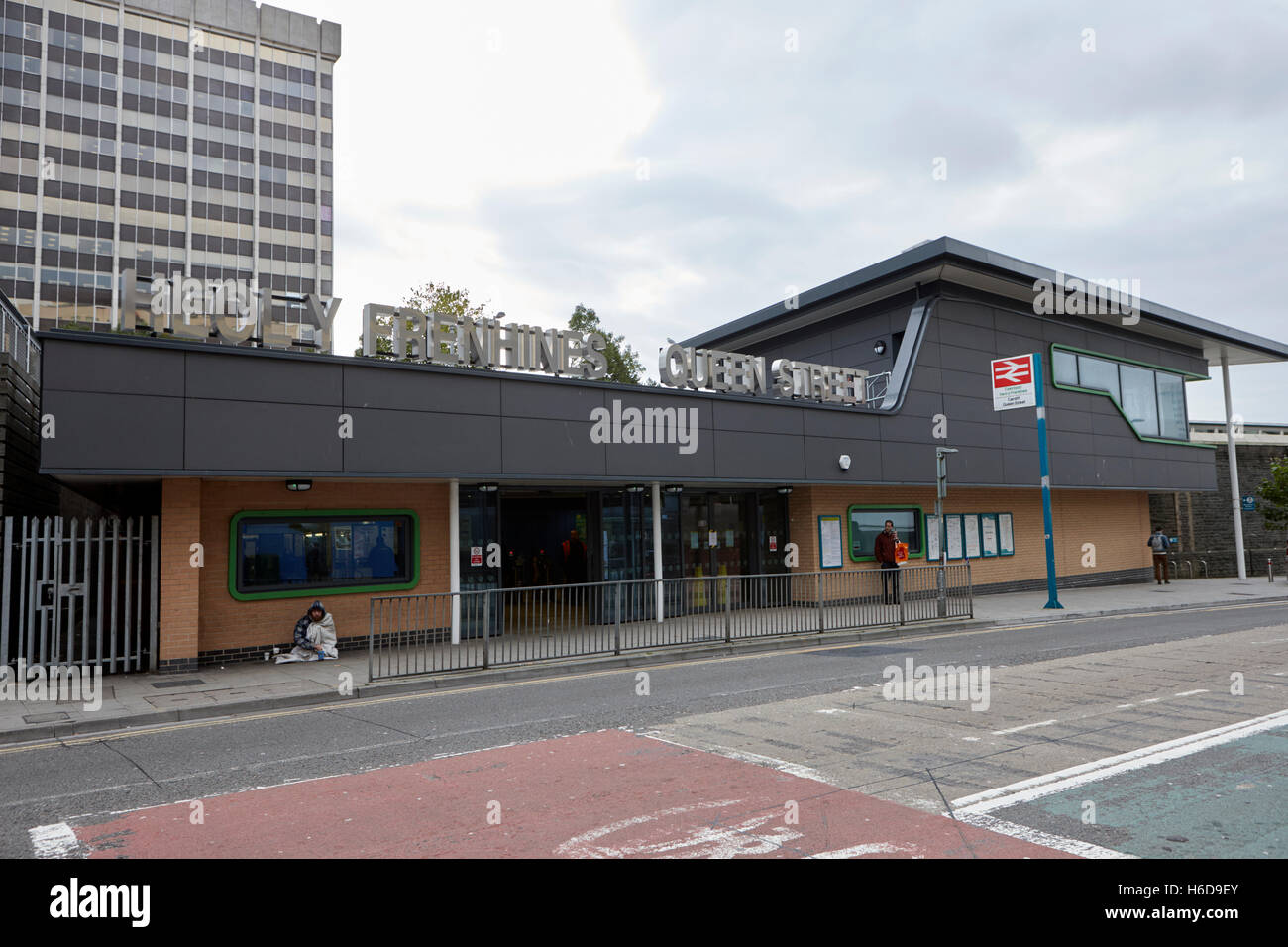 La gare de Queen Street Cardiff Wales United Kingdom Banque D'Images