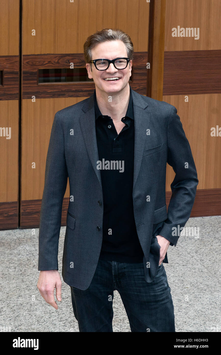 Rome, Italie. 27 octobre, 2016. Colin Firth assiste à la photocall de 'In Bici Senza Sella' à l'Université La Sapienza de Rome Crédit : Silvia Gerbino/Alamy Live News Banque D'Images