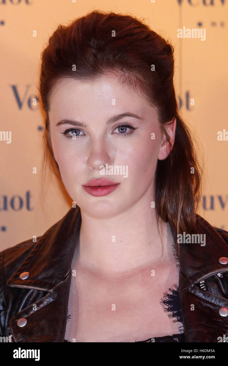 Madrid, Espagne. 27 Oct, 2016. L'Irlande Baldwin assiste à la Veuve Clicquot Halloween Party à Nubel Restaurant à Madrid, Espagne. Le 27 octobre 2016. Credit : Jimmy Olsen/MediaPunchCredit MediaPunch : Jimmy Olsen/Espagne*** ***aucun crédit : MediaPunch Inc/Alamy Live News Banque D'Images