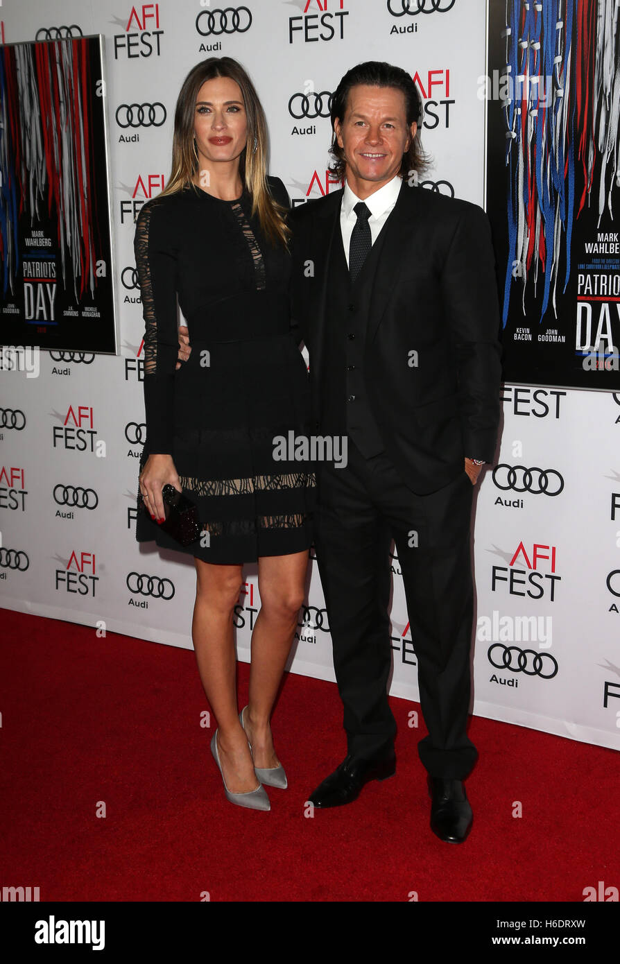 Hollywood, CA, USA. 17 novembre, 2016. Rhea Durham, Mark Wahlberg. L'AFI FEST 2016 - Gala de clôture - Première mondiale de ''Patriot's Day'' tenue à l'Théâtre chinois de Grauman. Credit : AdMedia/ZUMA/Alamy Fil Live News Banque D'Images