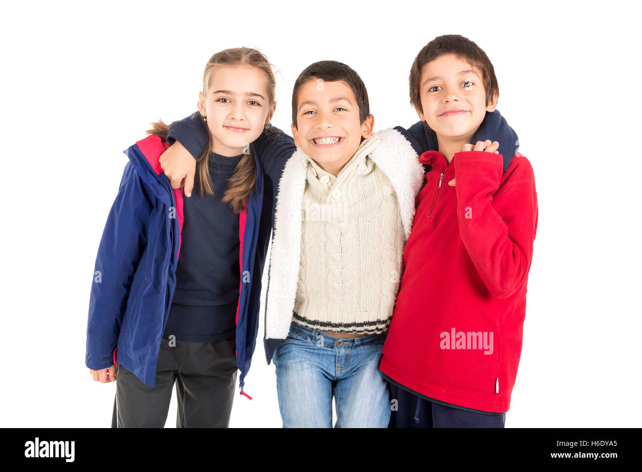 Groupe d'enfants heureux isolé dans White Banque D'Images