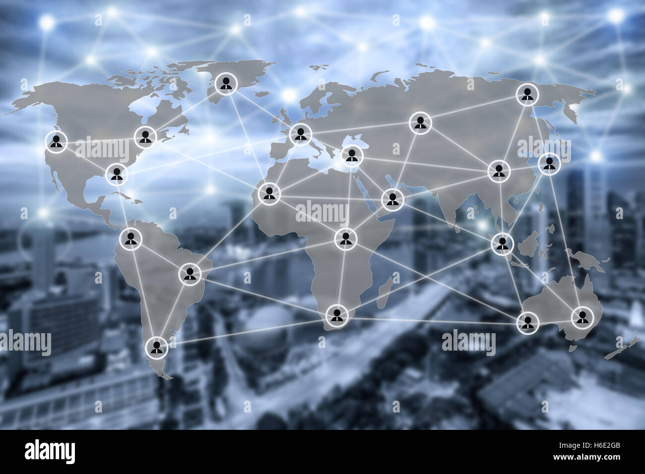 Carte du monde et l'icône de communication réseau social flou avec ville en arrière-plan. Concept de réseau social. Banque D'Images