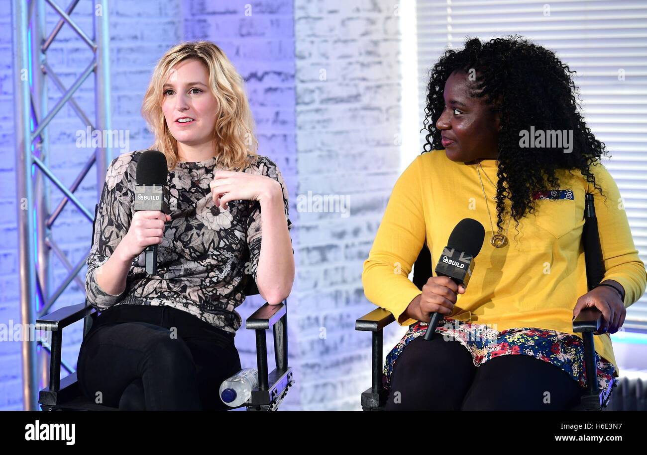 Laura Carmichael et Susan Wokoma de Burn Burn Burn parlant à une série d'événements Londres CONSTRUIRE AOL AOL à Capper Street Studio. Banque D'Images