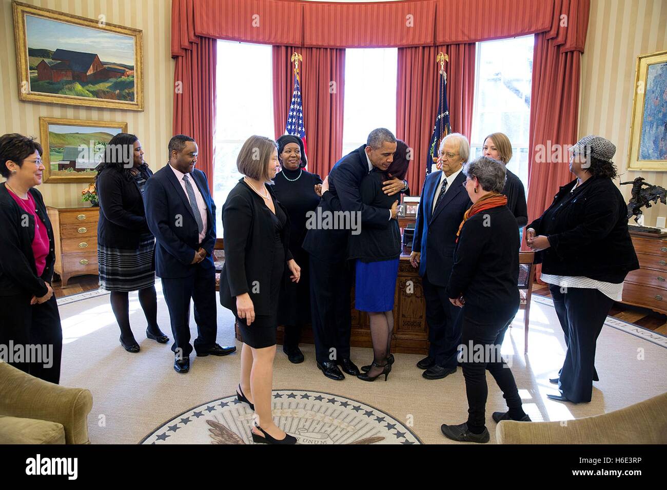 Le président des États-Unis, Barack Obama, des visites avec la Loi sur les soins abordables écrivain lettre des participants à la table ronde dans le bureau ovale de la Maison Blanche le 3 février 2015 à Washington, DC. Banque D'Images