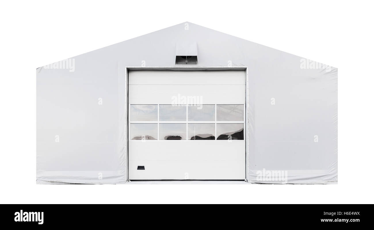 Façade de l'entrepôt de stockage avec porte fermée ne isolé sur fond blanc Banque D'Images