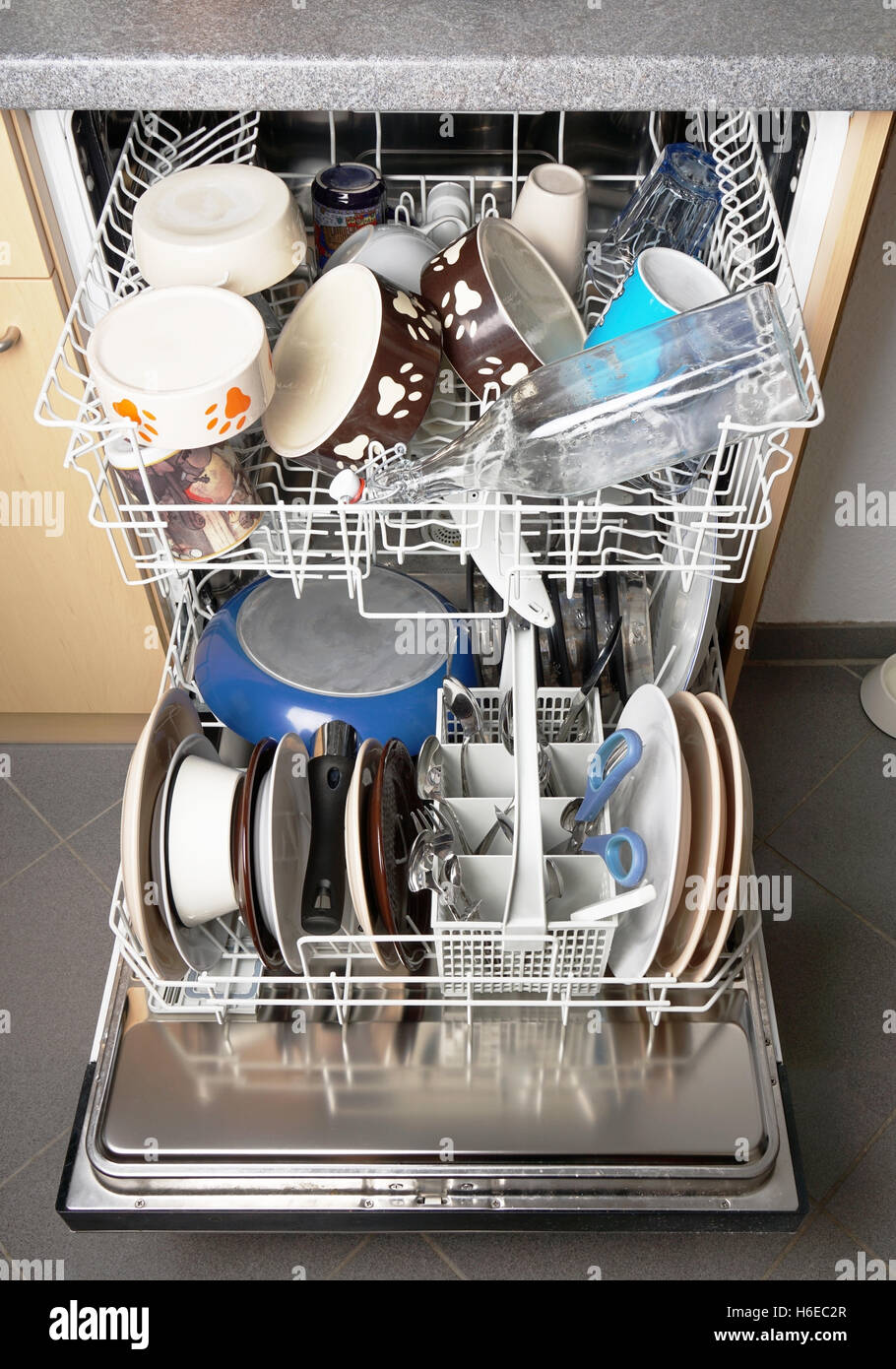 La machine lave-vaisselle automatique Photo Stock - Alamy