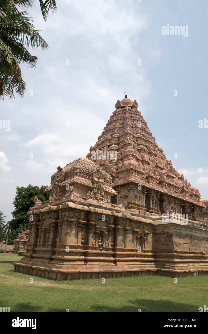 Ganesha shrine et Temple de Brihadisvara, Gangaikondacholapuram, Tamil Nadu, Inde. Vue depuis le sud-ouest. Banque D'Images