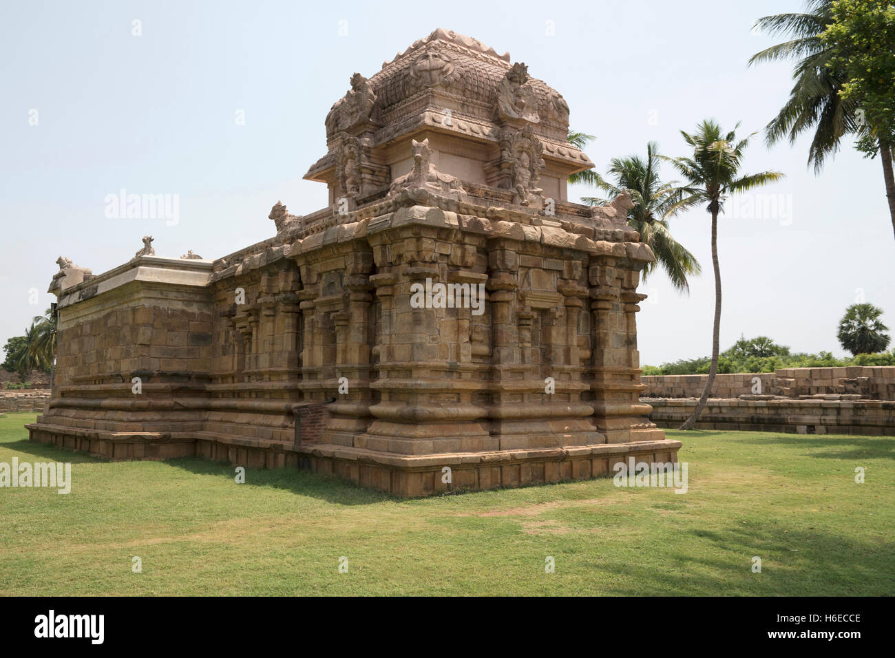 Ganesha shrine, Temple de Brihadisvara, complexe Gangaikondacholapuram, Tamil Nadu, Inde. Vue depuis le nord-ouest. Banque D'Images