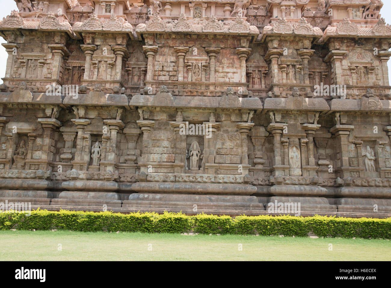 Niches de la paroi ouest, Temple de Brihadisvara, Gangaikondacholapuram, Tamil Nadu, Inde. Vue depuis l'Ouest. Banque D'Images
