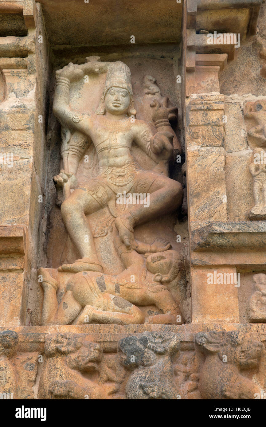 Shiva comme Kalantaka, niche sur le mur nord, Temple de Brihadisvara, Gangaikondacholapuram, Tamil Nadu, Inde. Banque D'Images