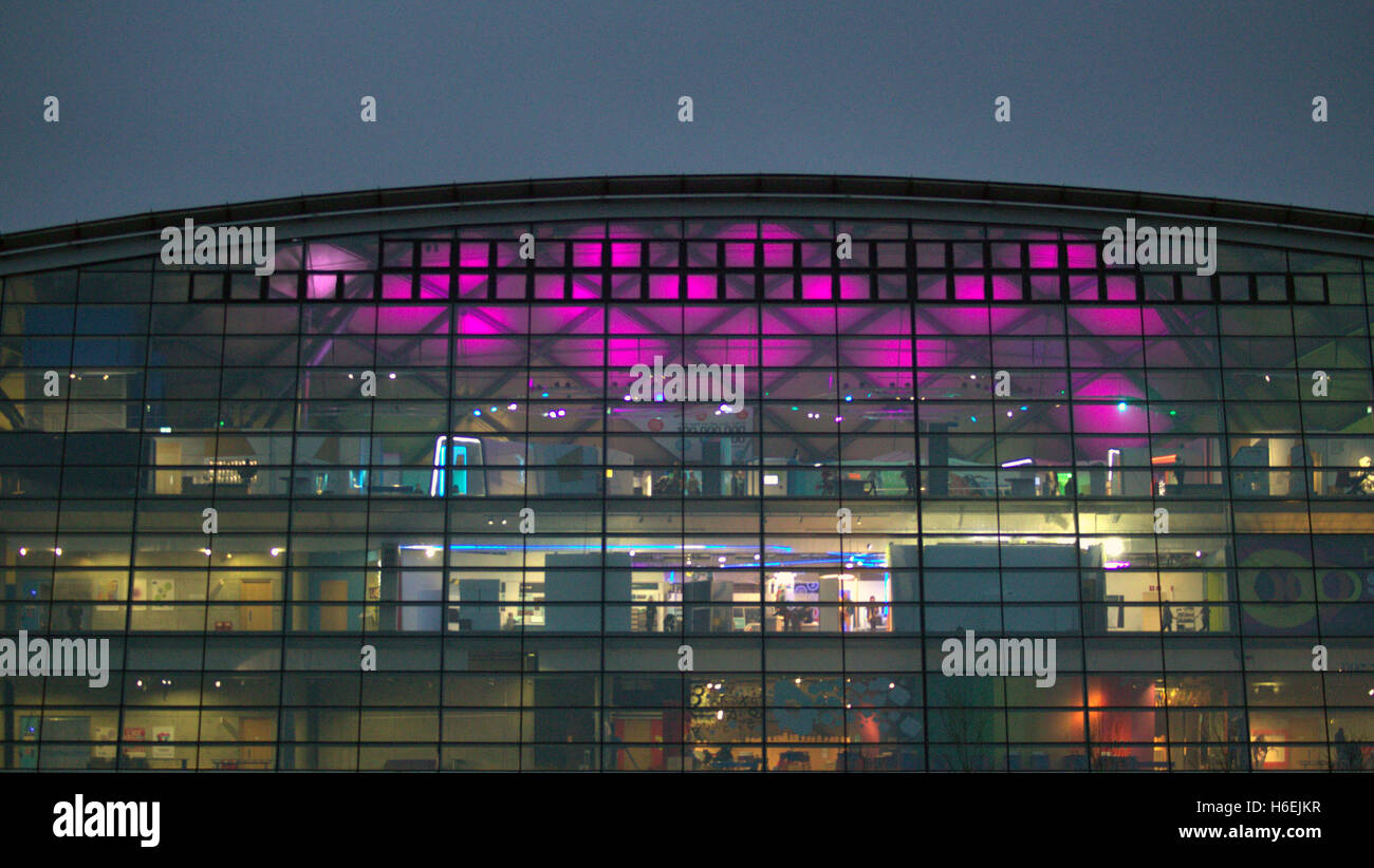 Glasgow Science Centre centre la nuit sur la Clyde à pacific Quay Banque D'Images